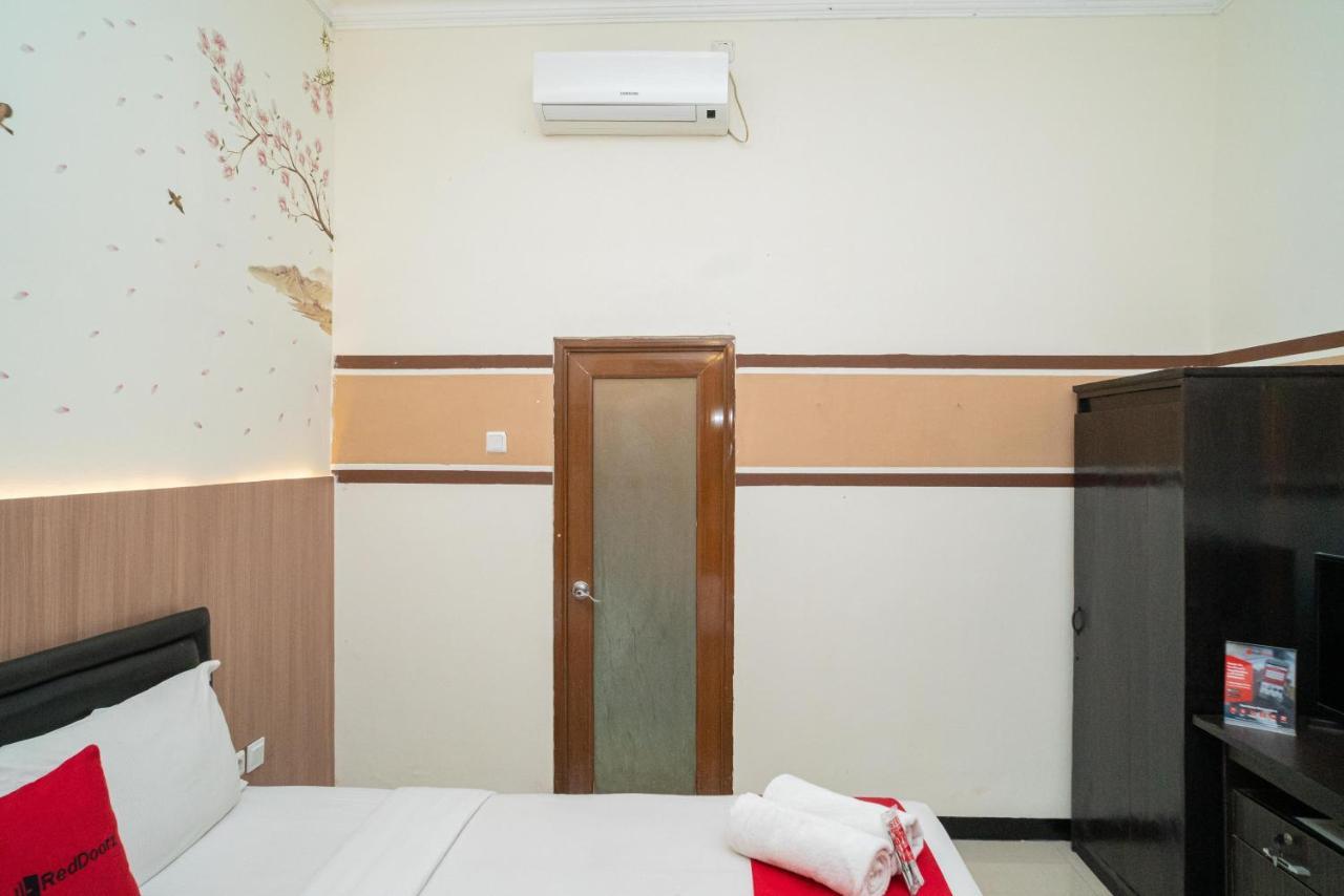 红多兹伊斯兰酒店-近马维尔城市购物中心2号 泗水 外观 照片